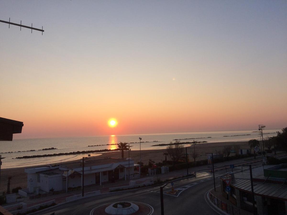 Sunrise Beach House - Sea View Lejlighed Montesilvano Marina Eksteriør billede